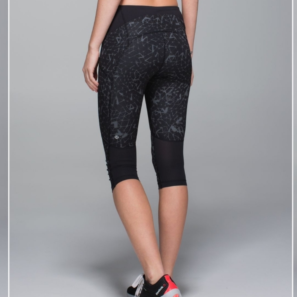 Lululemon stash it crop